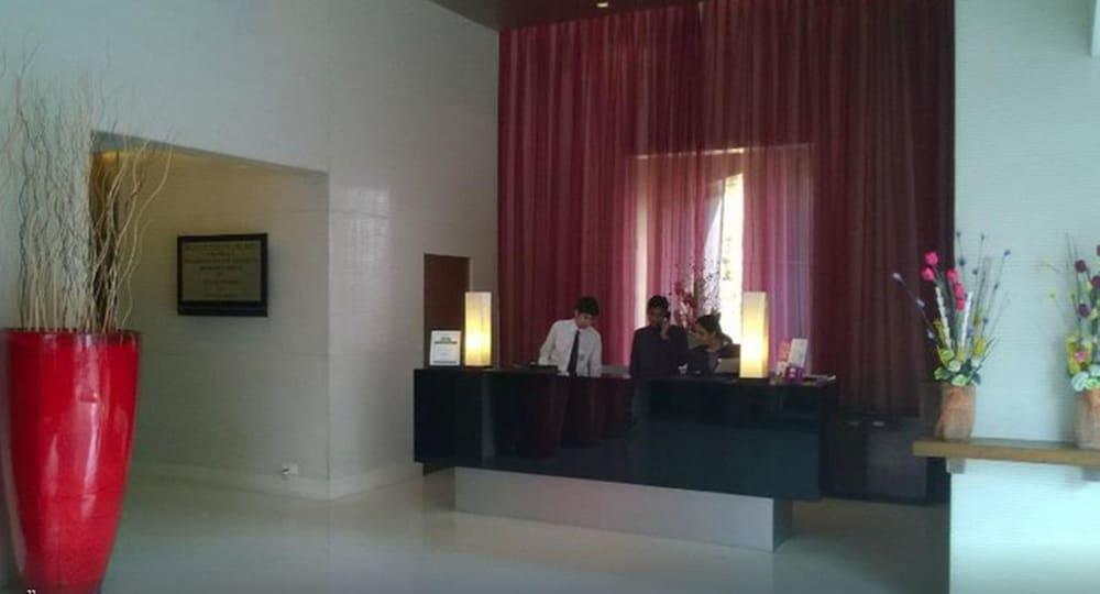 Hotel Royal Orchid Central, 4*