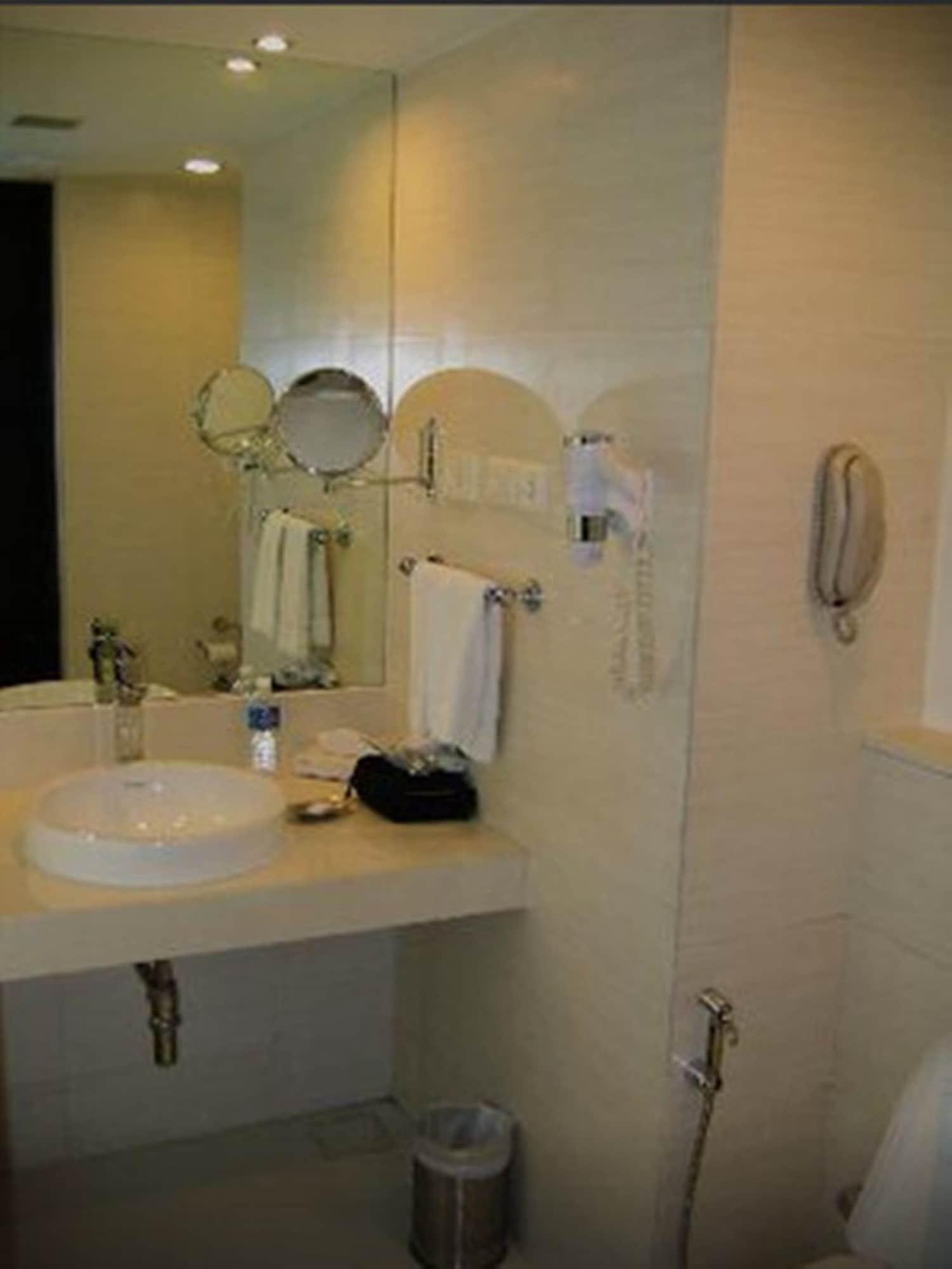 Hotel Royal Orchid Central, 4*