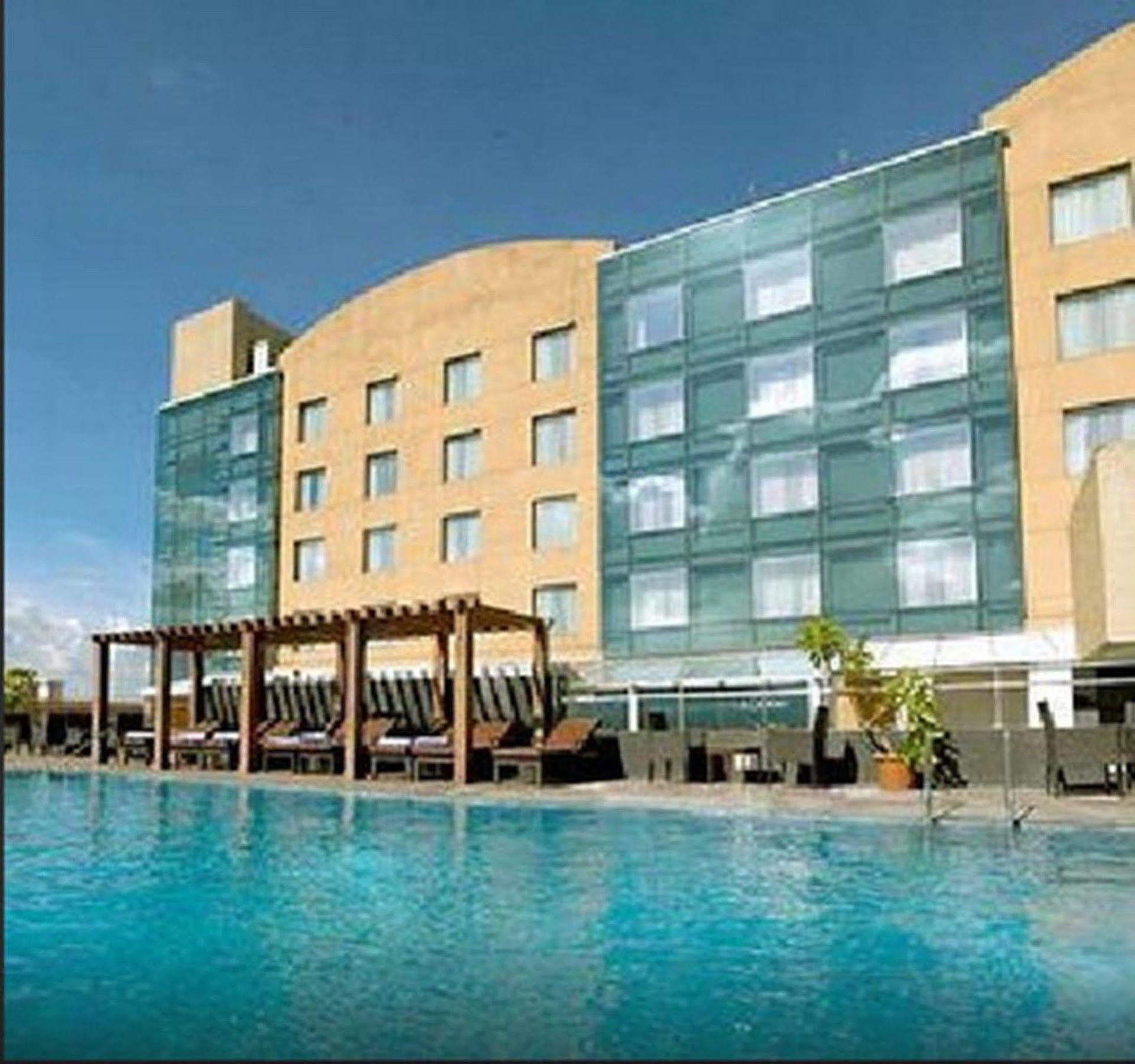 Royal Orchid Central, 4*