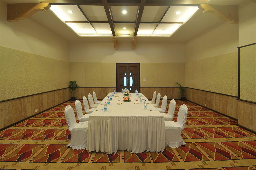 Royal Orchid Central, Hotel